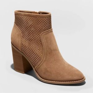 Universal Thread Crissy Booties 6.5